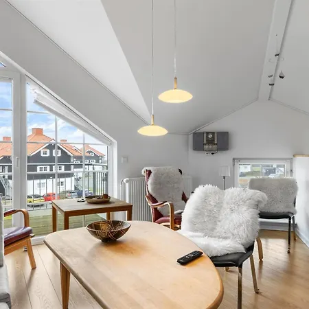 Ismo - 350m From The Sea By Interhome *